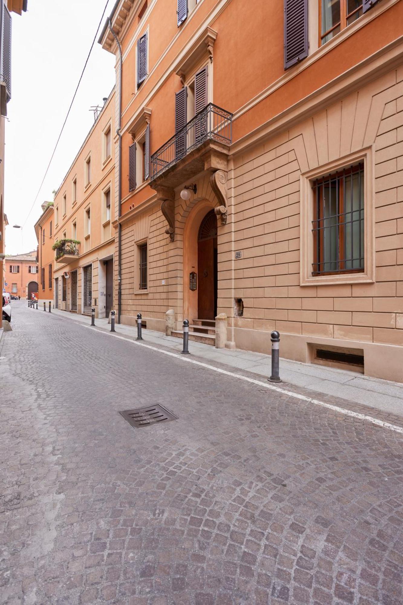 Central And Comfy Apartment Free Netflix And Disney Plus Bologna Bagian luar foto