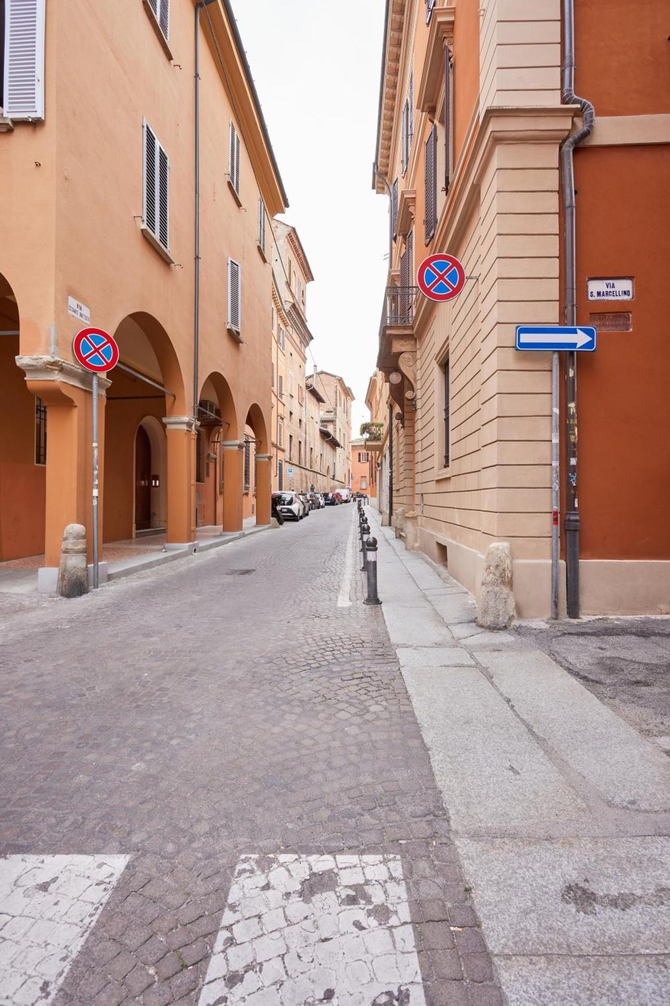 Central And Comfy Apartment Free Netflix And Disney Plus Bologna Bagian luar foto