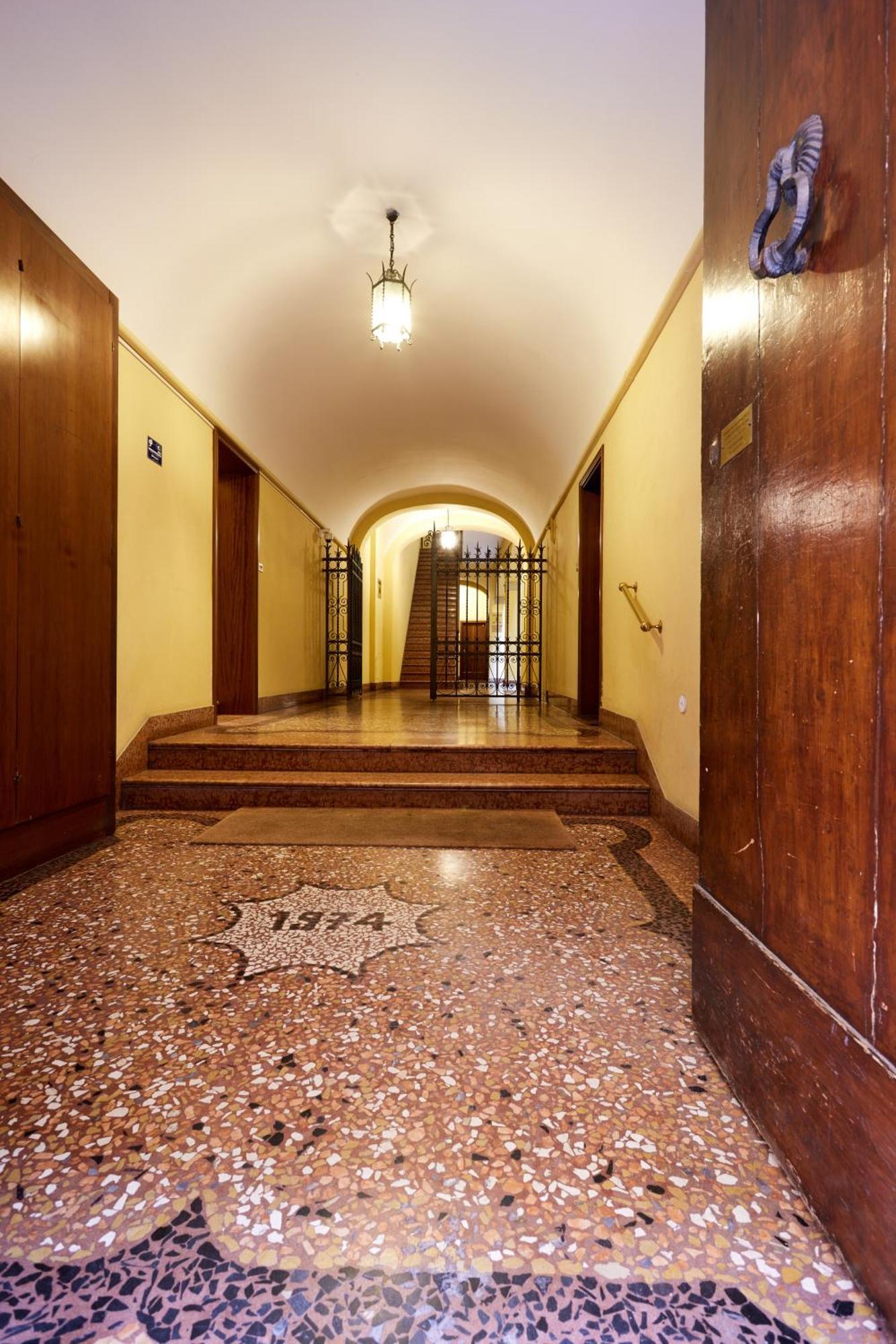 Central And Comfy Apartment Free Netflix And Disney Plus Bologna Bagian luar foto